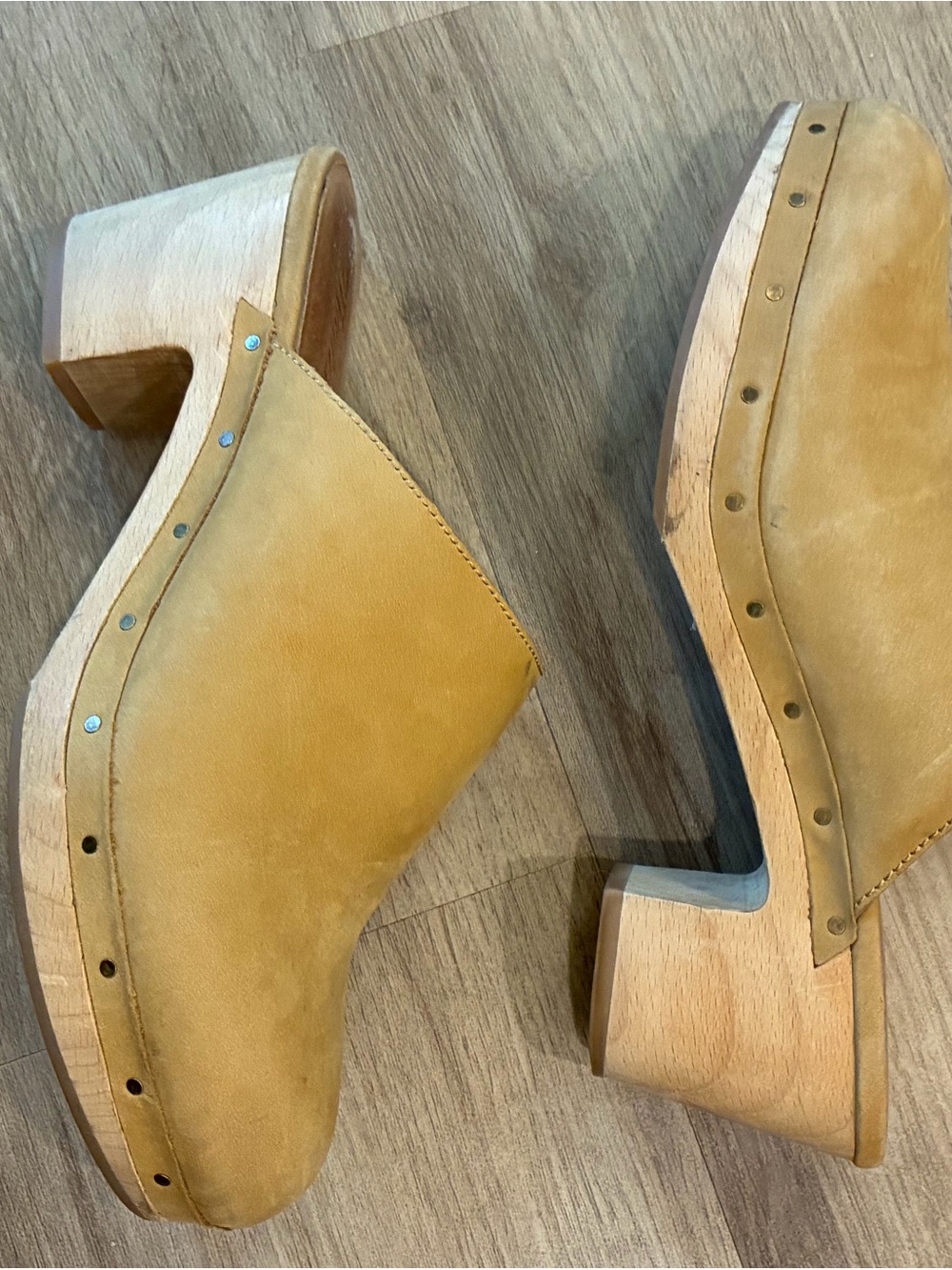 Madewell Mustard Leather Studded Clog Mules - Picture 2 of 6